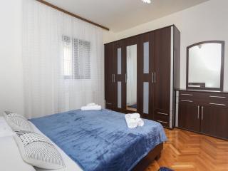 Sunny Elegant Apartments in Trogir - Classic Three Bedroom Apartment with Balcony - Trogir - 1