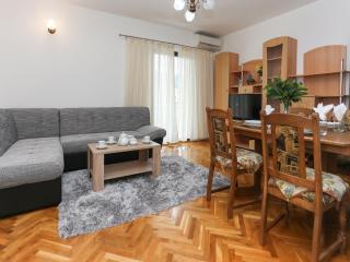 Sunny Elegant Apartments in Trogir - Classic Three Bedroom Apartment with Balcony - Trogir - 8