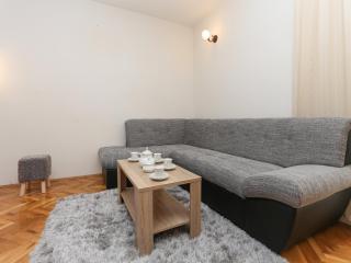 Sunny Elegant Apartments in Trogir - Classic Three Bedroom Apartment with Balcony - Trogir - 0