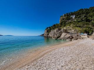 Chic and Cozy Brsec Apartment with Sea View - Two Bedroom Apartment with Sea View - Brseč - 3