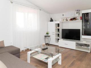 Five Bedroom Villa With Pool - Bogatić - 9