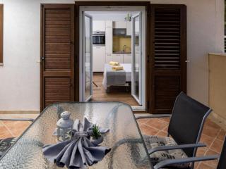 One Bedroom Apartment with Terrace and Sea View 6 - Zastražišće - 0