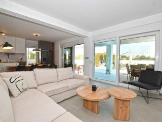 Refined and Inviting Villa in Kanfanar - Four Bedroom Villa with Pool - Kanfanar - 9