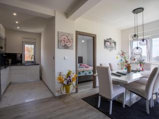 Trendy and Chic Apartment with Terrace and Private Garden - One Bedroom Apartment - Kaštela - 3