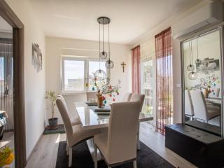 Trendy and Chic Apartment with Terrace and Private Garden - One Bedroom Apartment - Kaštela - 7