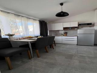 Elegant Trogir Apartment with Garden Terrace - Two Bedroom Apartment - Trogir - 9