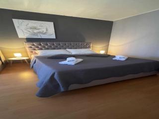 Elegant Trogir Apartment with Garden Terrace - Two Bedroom Apartment - Trogir - 7