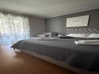 Elegant Trogir Apartment with Garden Terrace - Two Bedroom Apartment - Trogir - 8
