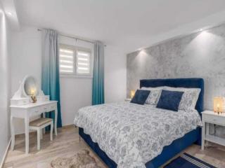 Two Bedroom Apartment with Terrace - Pula - 1