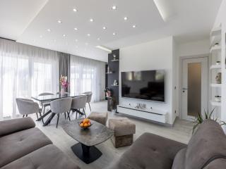 Scenic Kastel Luksic Apartments - Two Bedroom Apartment - Kaštela - 0