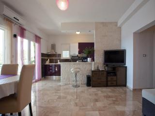 Wonderful Visinisce Apartments with Terrace and Sea Views - Standard Two Bedroom Apartment - Vinišće - 2