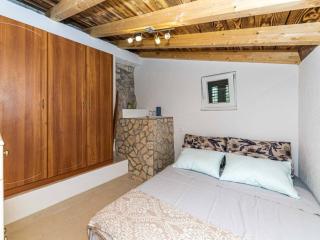 Three Bedroom Holiday Home with Pool - 6