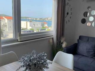 Apartments J&M 2- One Bedroom Apartment with Sea View - Rogoznica (Rogosnizza) - 2
