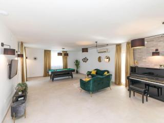Scenic Elegant Trogir Villa with Pool - Five Bedroom Villa - Trogir - 7