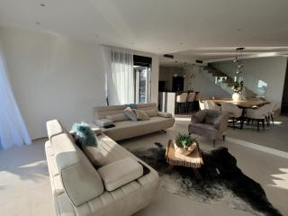 Villa Oasis - Five Bedroom Villa with Private Pool - 2