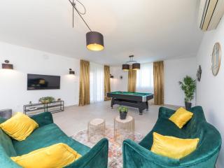 Scenic Elegant Trogir Villa with Pool - Five Bedroom Villa - Trogir - 2