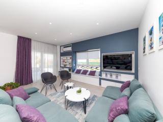 Scenic Elegant Trogir Villa with Pool - Five Bedroom Villa - Trogir - 0