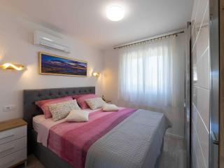 Kastel Stari Sunny Downtown Apartment with Terrace - One Bedroom Apartment with Terrace - Kaštela - 3