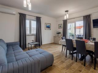 Holiday Home Milutin 1 - Four Bedroom Holiday Home with Private Pool - Vrsi - 6