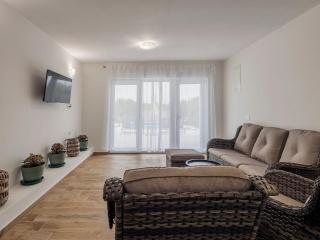 Holiday Home Milutin 1 - Four Bedroom Holiday Home with Private Pool - Vrsi - 8