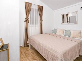 Hidden Gem Holiday Home with Pool in Kastel Stafilic - Two Bedroom Holiday Home with Pool - Kaštela - 4