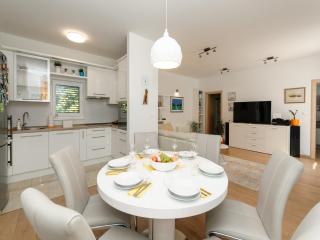 Luxury Villa with Heated Pool, Terrace, and Outdoor Amenities for Relaxation - Five Bedroom Villa - Trogir - 0