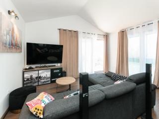 Luxury Villa with Heated Pool, Terrace, and Outdoor Amenities for Relaxation - Five Bedroom Villa - Trogir - 7