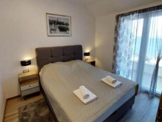 Villa Tamaris - Two Bedroom Holiday Home with Terrace and Swimming pool - 3
