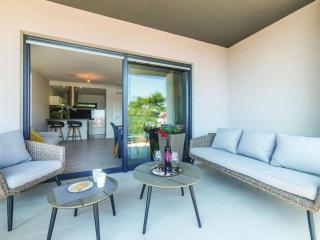 Modern Kastel Villa with Private Pool, Gym, and Large Outdoor Space - Eight Bedroom Villa - Kaštela - 0