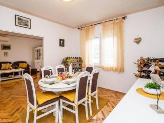 Apartment with 3 rooms and jacuzzi - Čibača - 9