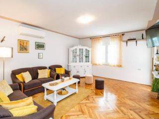 Apartment with 3 rooms and jacuzzi - Čibača - 7