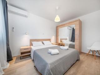Exclusive Retreat with Private Pool in Novalja - Five Bedroom Villa - Novalja - 1