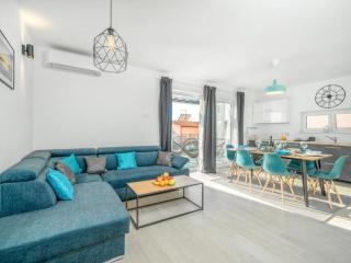 Exclusive Retreat with Private Pool in Novalja - Five Bedroom Villa - Novalja - 8