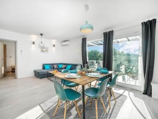 Exclusive Retreat with Private Pool in Novalja - Five Bedroom Villa - Novalja - 7