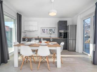 Exclusive Retreat with Private Pool in Novalja - Five Bedroom Villa - Novalja - 5