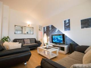 Villa Mia 2 - Six Bedroom Villa with Private Pool - 9