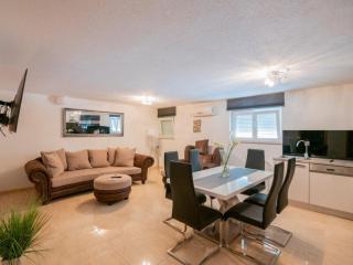 Villa Mia 2 - Six Bedroom Villa with Private Pool - Krivodol - 0