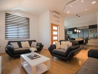 Villa Mia 2 - Six Bedroom Villa with Private Pool - Krivodol - 8