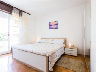 Stylish Two Bedroom Apartment Retreat with Balcony in Zadar Two Bedrooms - Zadar - 2