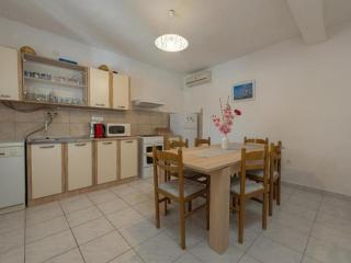 Three Bedroom Holiday Home - Vinišće - 8
