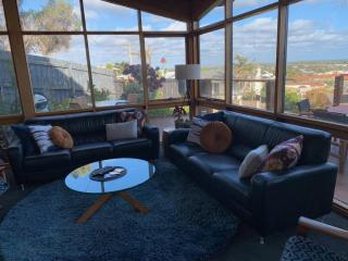 Ocean Views - Ocean Grove, Spectacular Family Home in sought after Location - Ocean Grove - 9