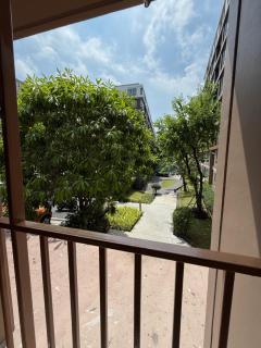Spacious 1BR wSofa Bed Pool Gym 1Gbps Wi-Fi - 4