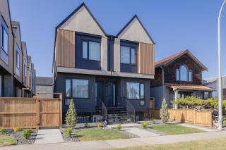 Fenced Yard, Free Parking, 2 King Beds with AC - Calgary - 0