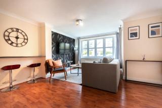 The Contractor's Den - Southampton - 0