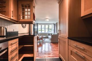 The Contractor's Den - Southampton - 6