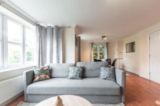 The Contractor's Den - Southampton - 3