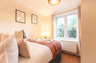 The Contractor's Den - Southampton - 2