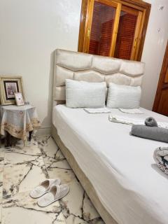 Airport Apartment 5 minutes walk, perfect for Early & Late Flights - 2