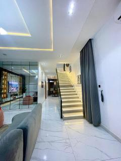 LAKESIDE BLISS villa - Ikota - 5