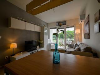 Scenic and Refined Retreat Apartment with Balcony - Three Bedroom Apartment with Balcony - 9